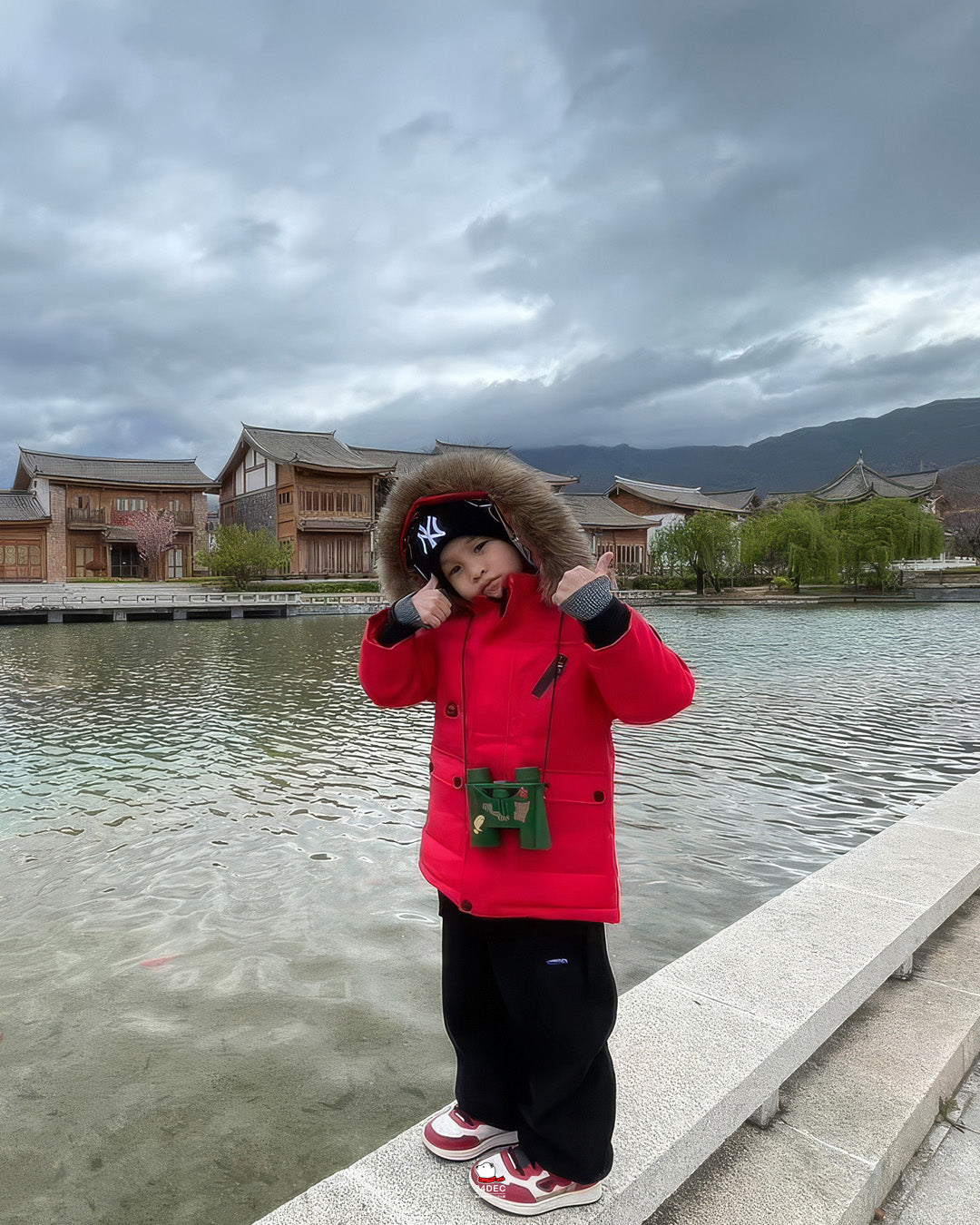 เช่าเสื้อกันหนาว เด็ก รุ่น GAVIN สี แดง