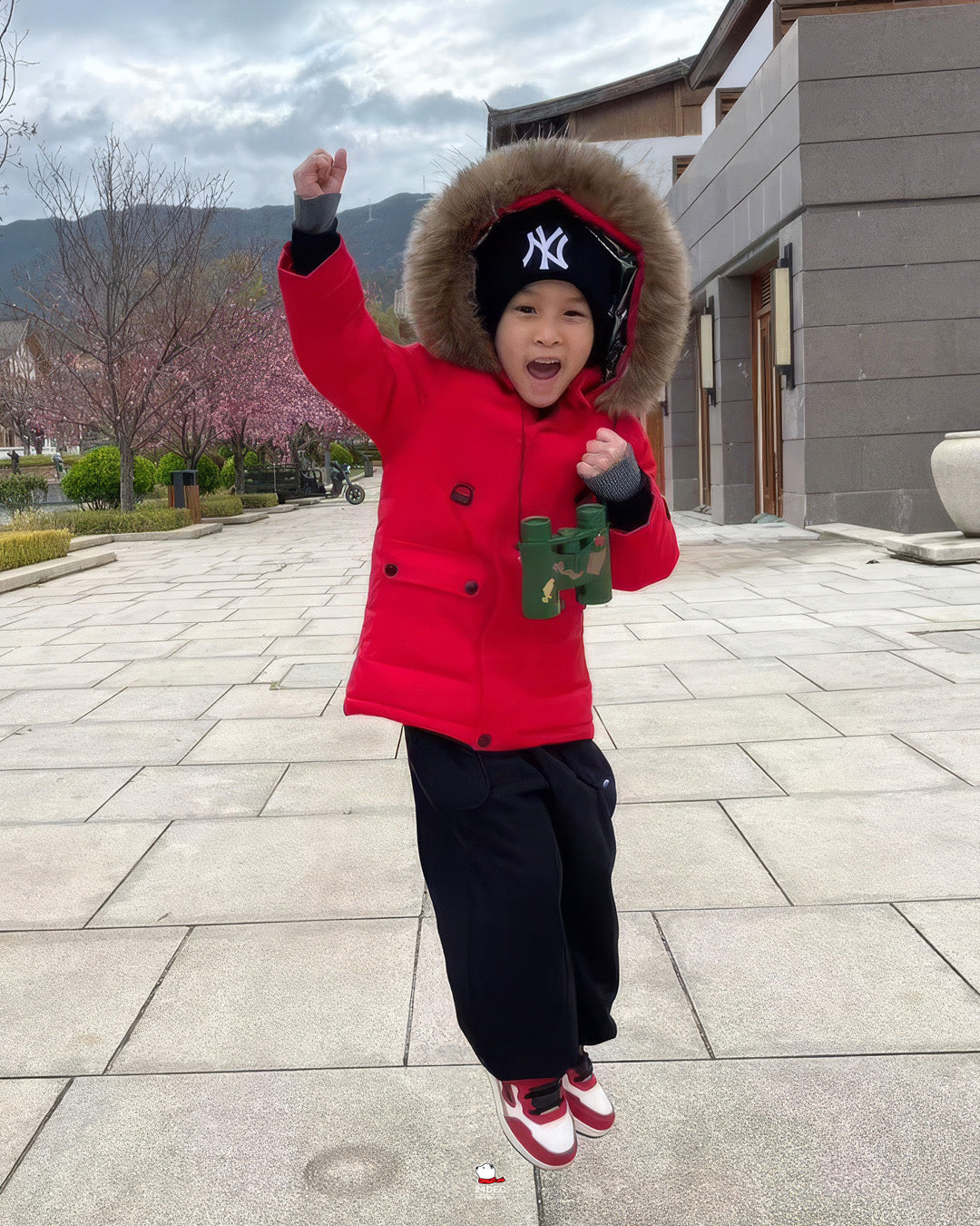 เช่าเสื้อกันหนาว เด็ก รุ่น GAVIN สี แดง