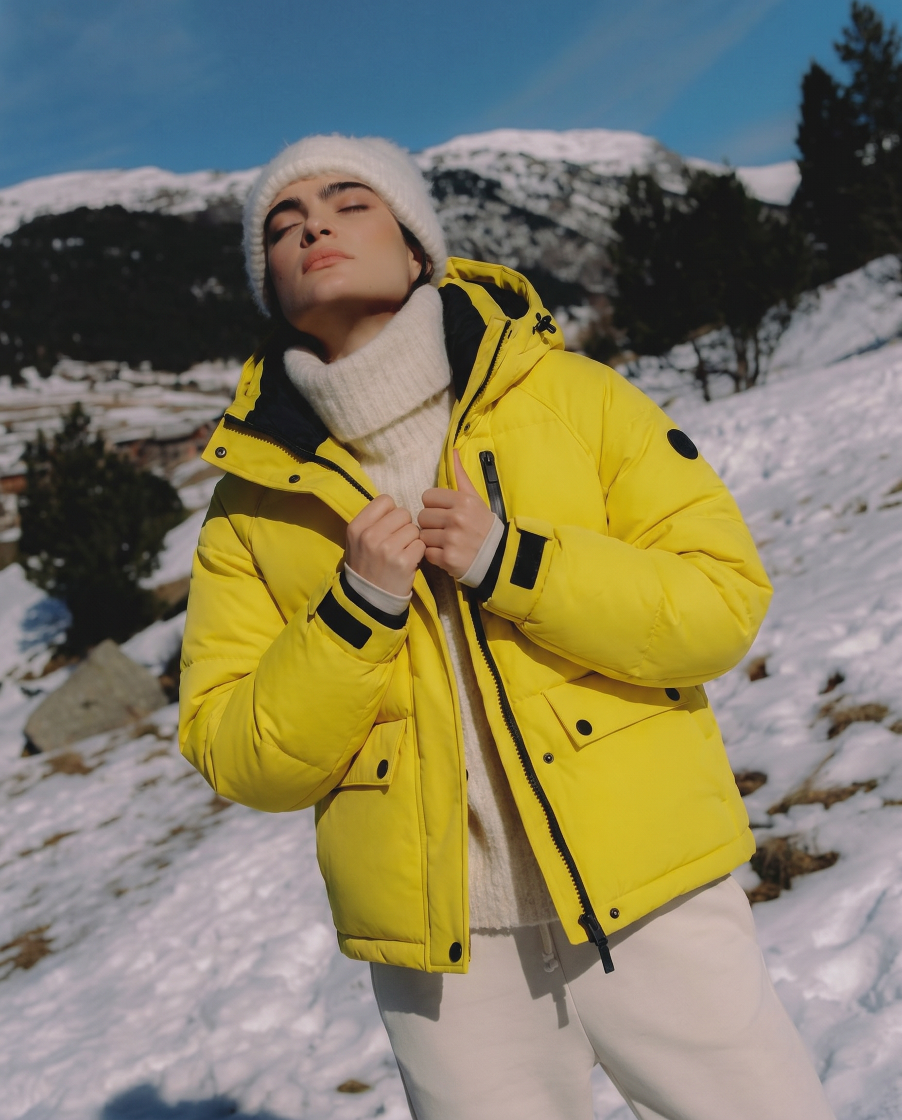 เช่าเสื้อกันหนาว หญิง รุ่น ABEJA สี เหลือง