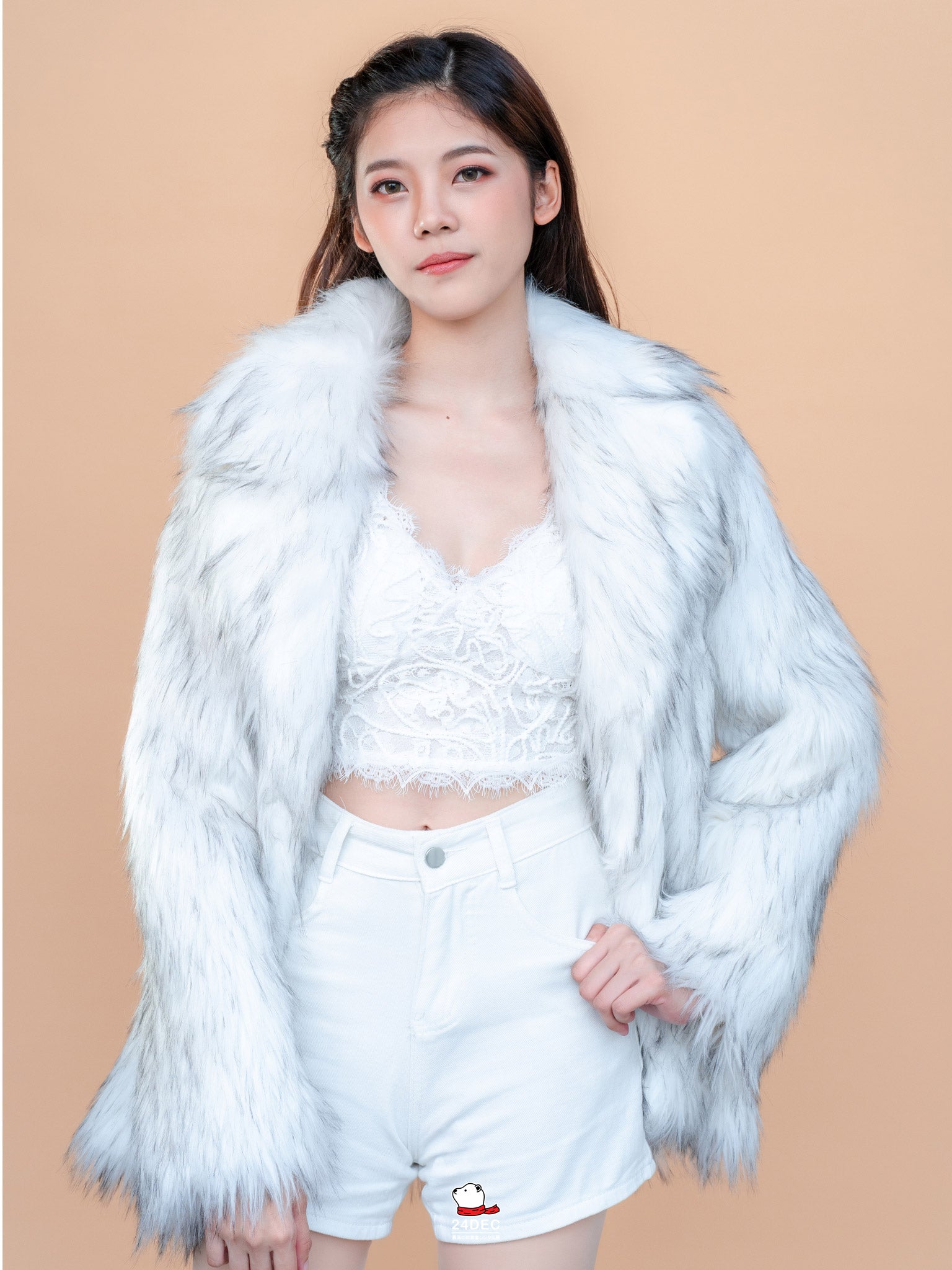 เช่าเสื้อขนเฟอร์ หญิง รุ่น OVIS สี ขาว