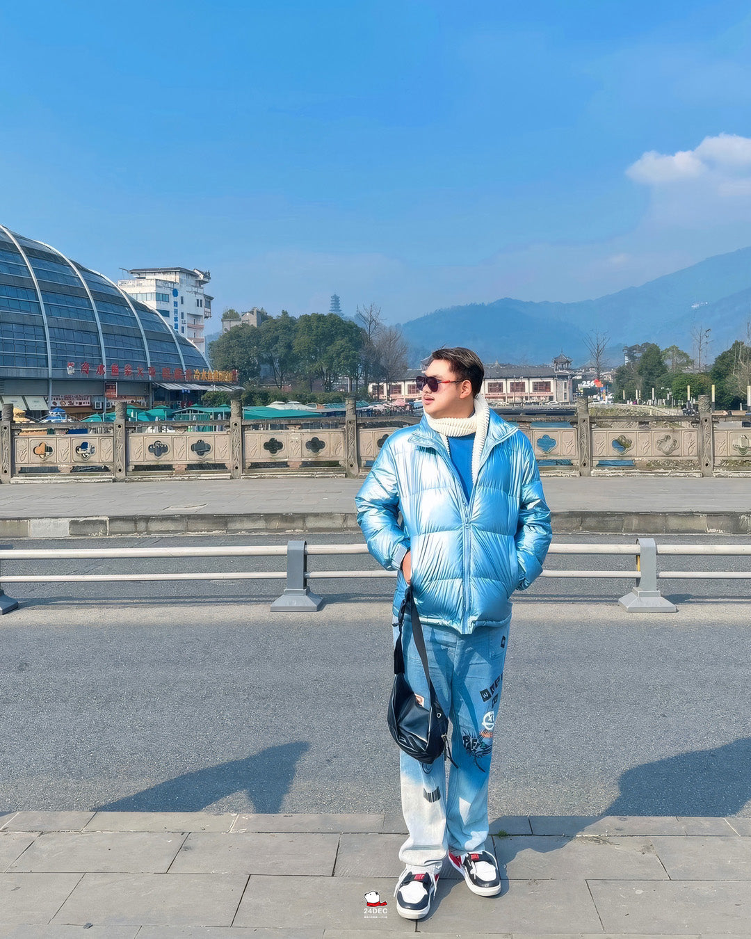 เช่าเสื้อกันหนาว ชาย รุ่น AQUARIUM สี ฟ้า
