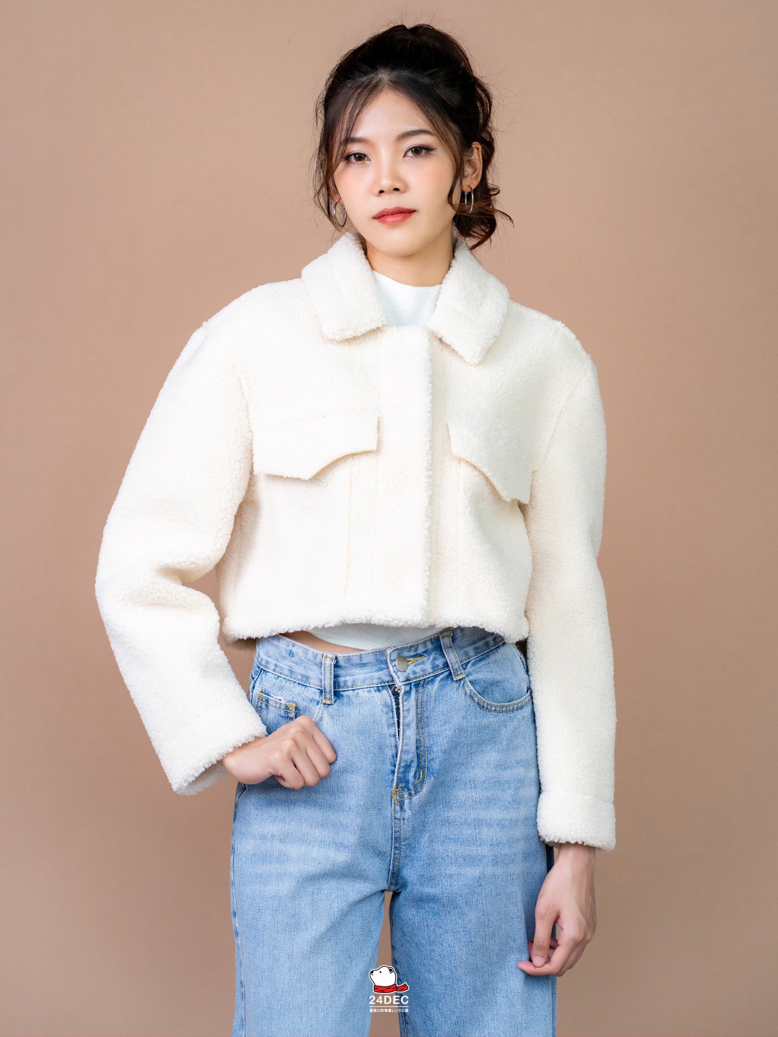 เช่าเสื้อแจ็คเก็ต หญิง รุ่น AUTUMN สี ขาว