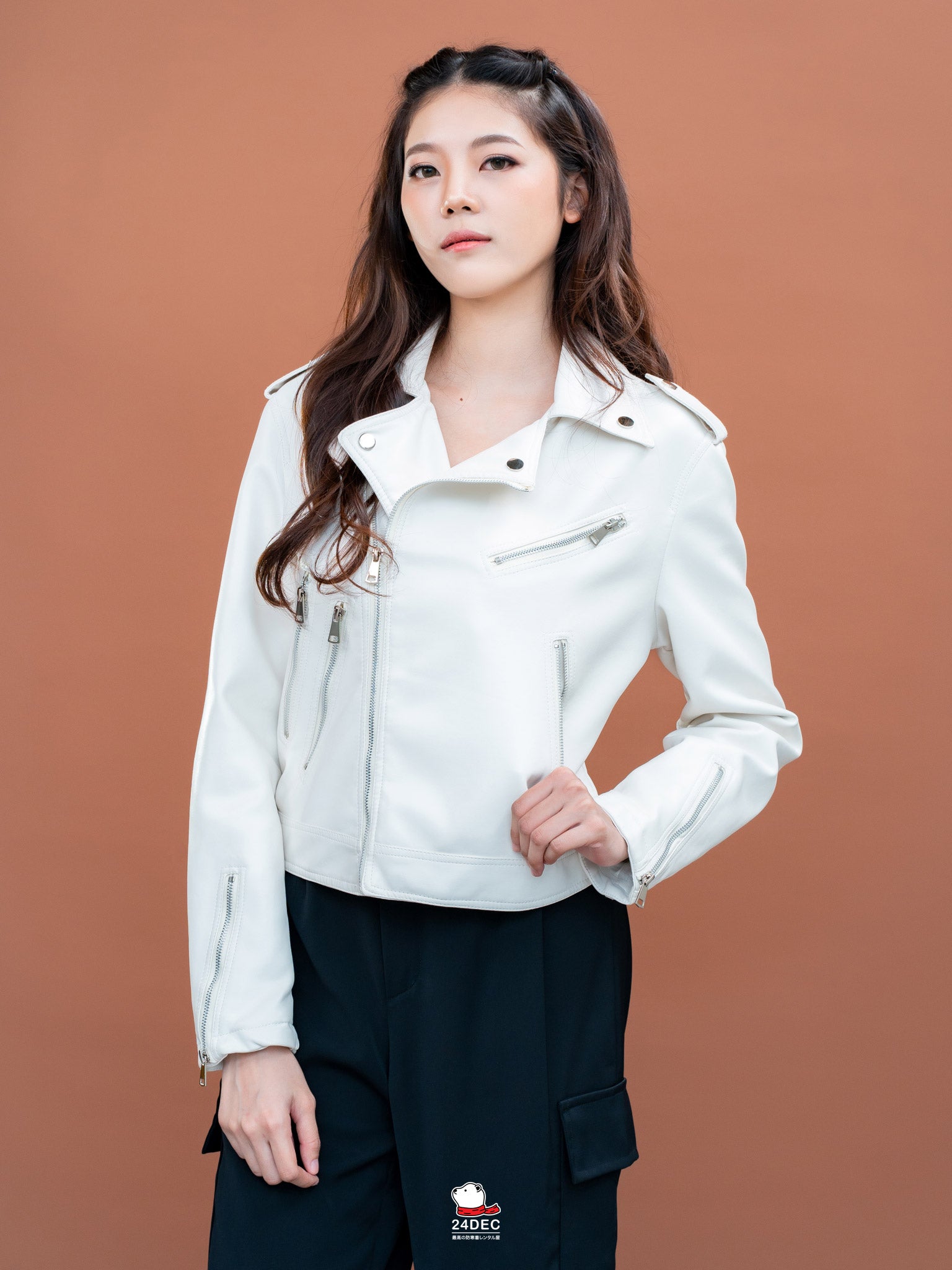เช่าเสื้อแจ็คเก็ต หญิง รุ่น YERIN สี ขาว