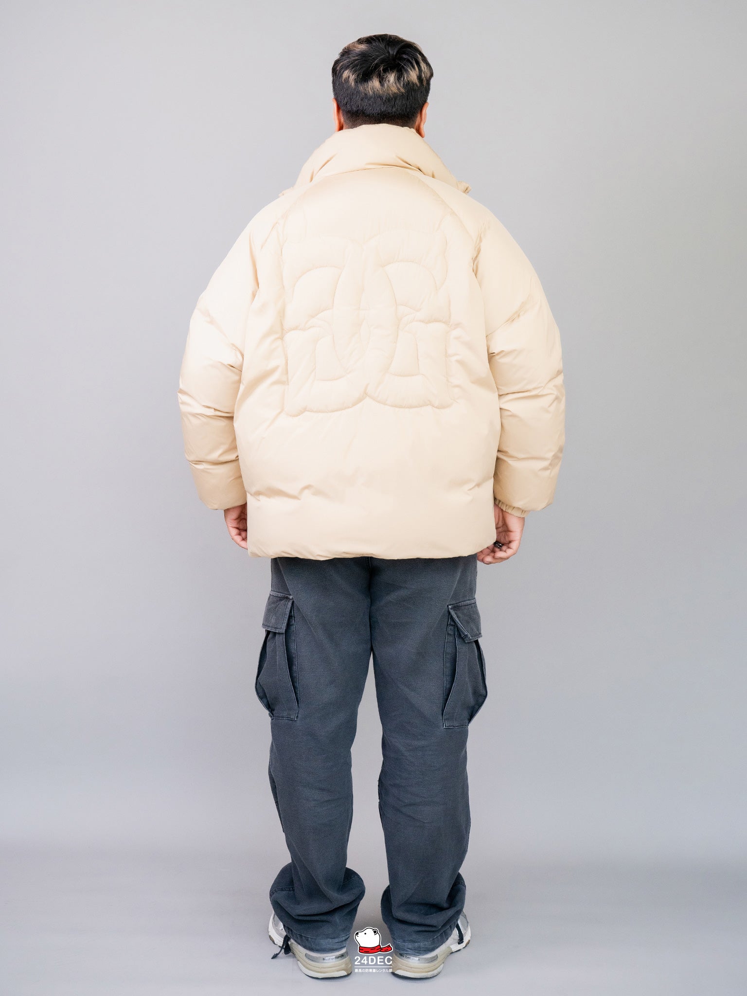 เช่าเสื้อกันหนาว ชาย รุ่น BANKSY สี ครีม
