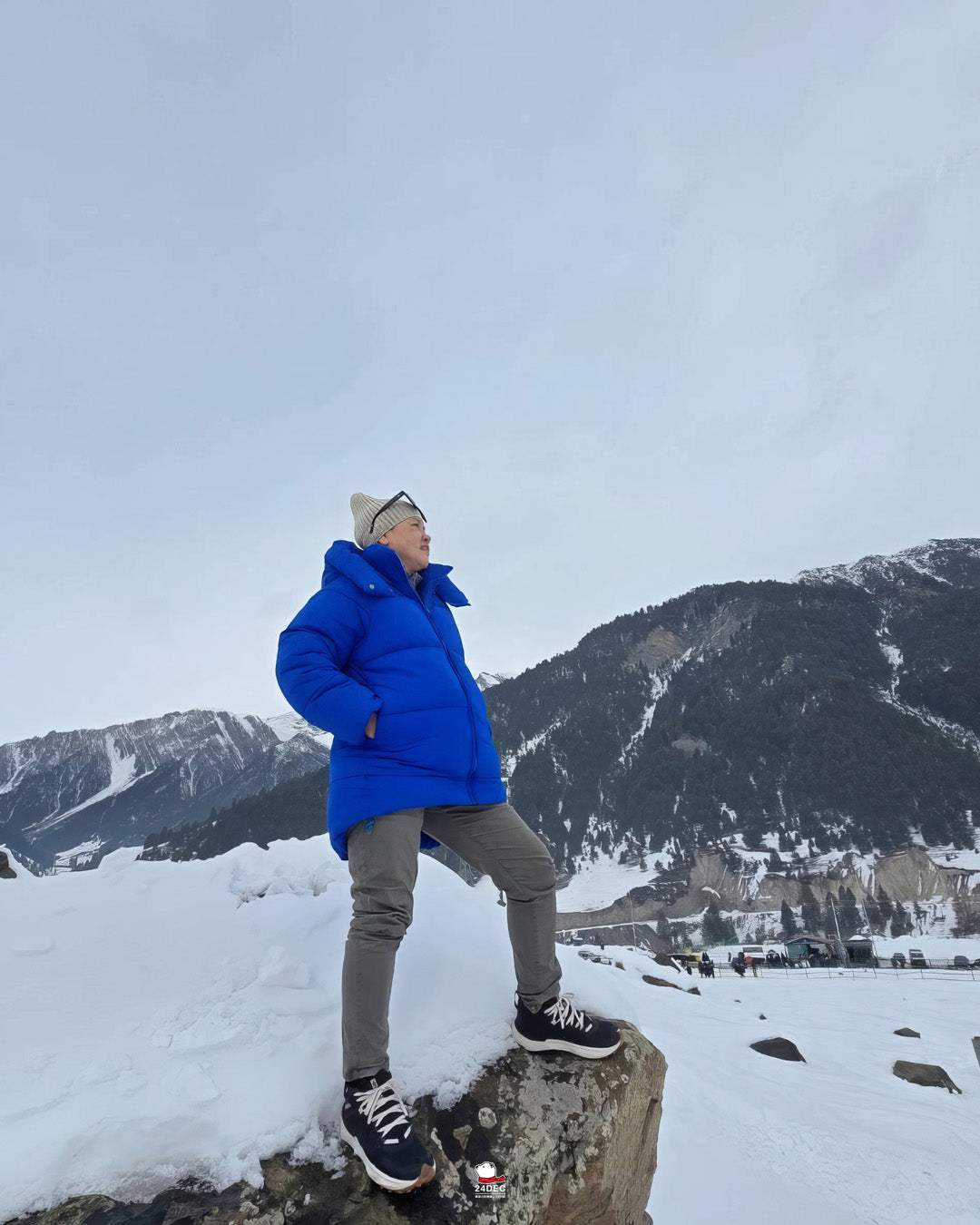 เช่าเสื้อกันหนาว หญิง รุ่น GUMP สี น้ำเงิน