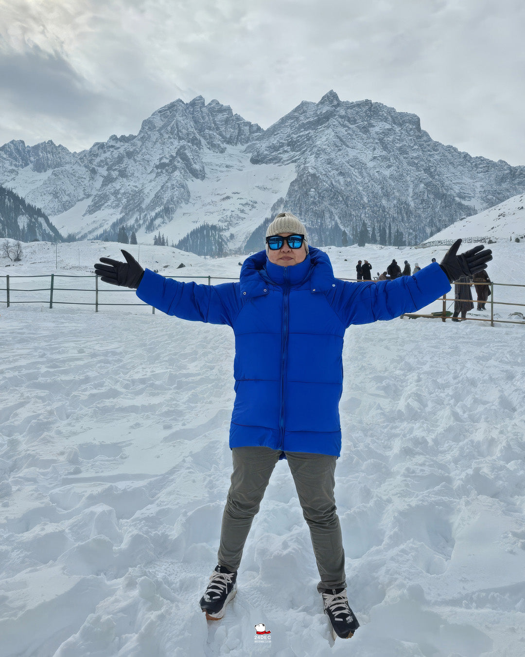 เช่าเสื้อกันหนาว หญิง รุ่น GUMP สี น้ำเงิน