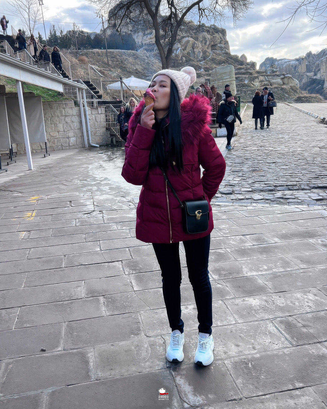 เช่าเสื้อกันหนาว หญิง รุ่น HONEYMOON สี แดงเรดไวน์