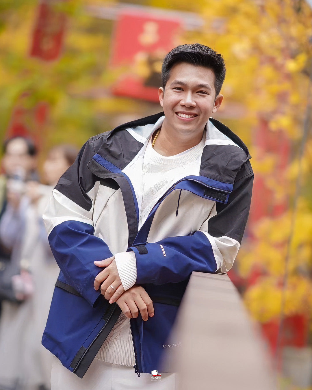 เช่าเสื้อกันหนาว ชาย รุ่น HYPERLINK สี ขาว