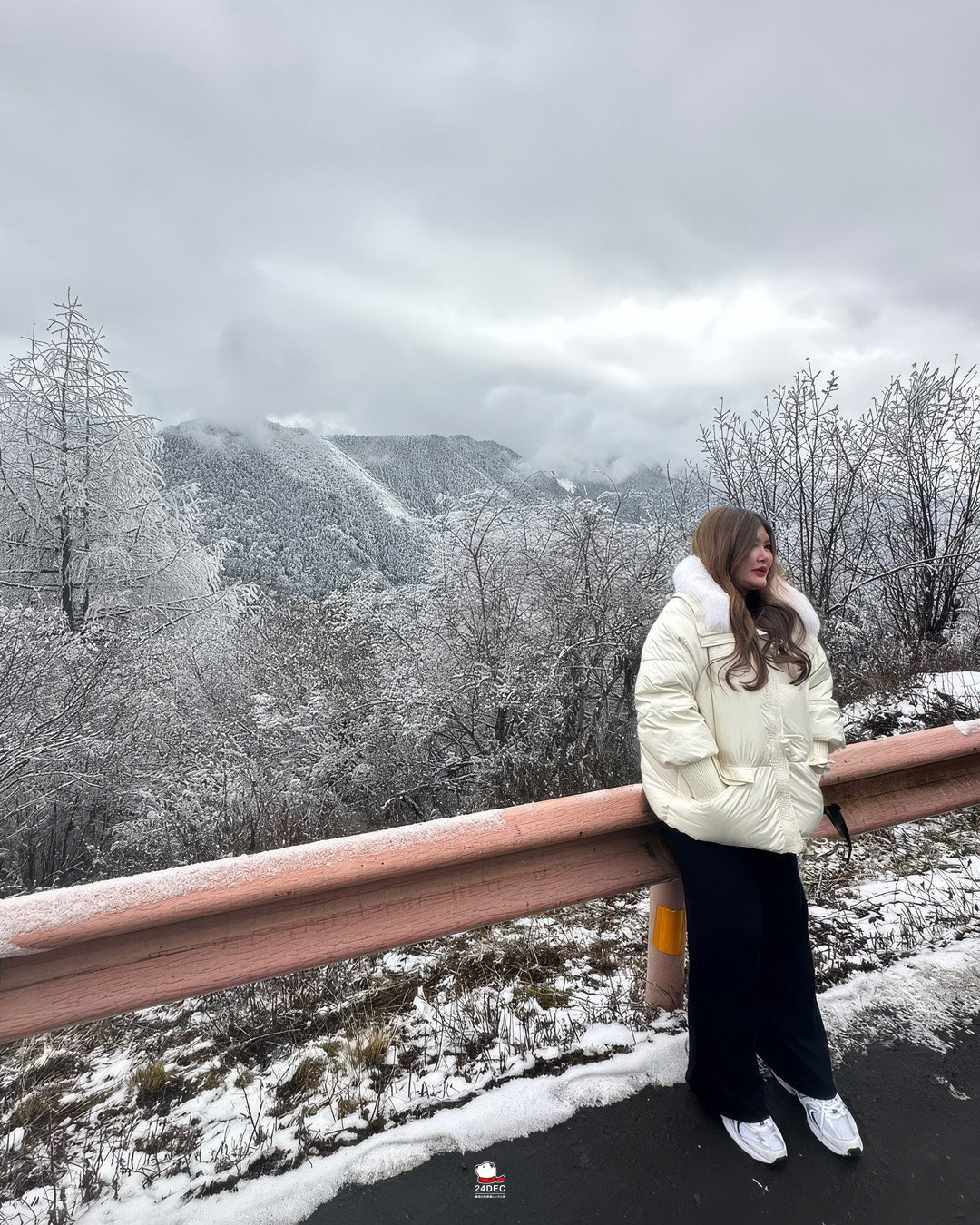 เช่าเสื้อกันหนาว หญิง รุ่น KAMIKOCHI สี ขาว
