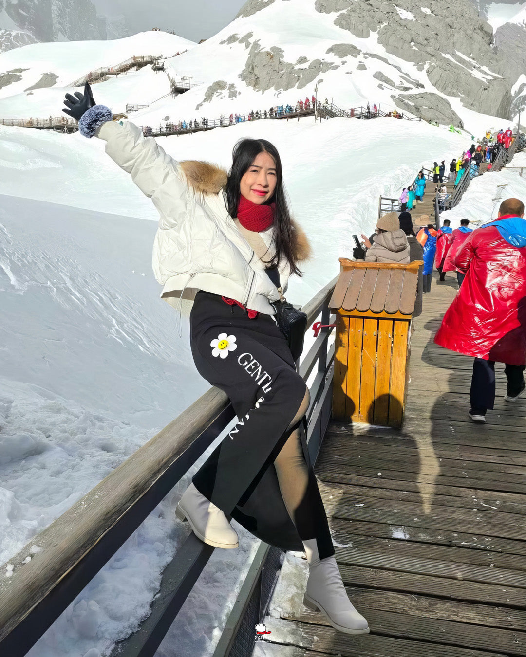 เช่าเสื้อกันหนาว หญิง รุ่น LOFOTEN สี ขาว
