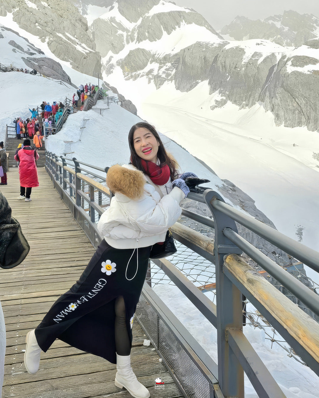 เช่าเสื้อกันหนาว หญิง รุ่น LOFOTEN สี ขาว