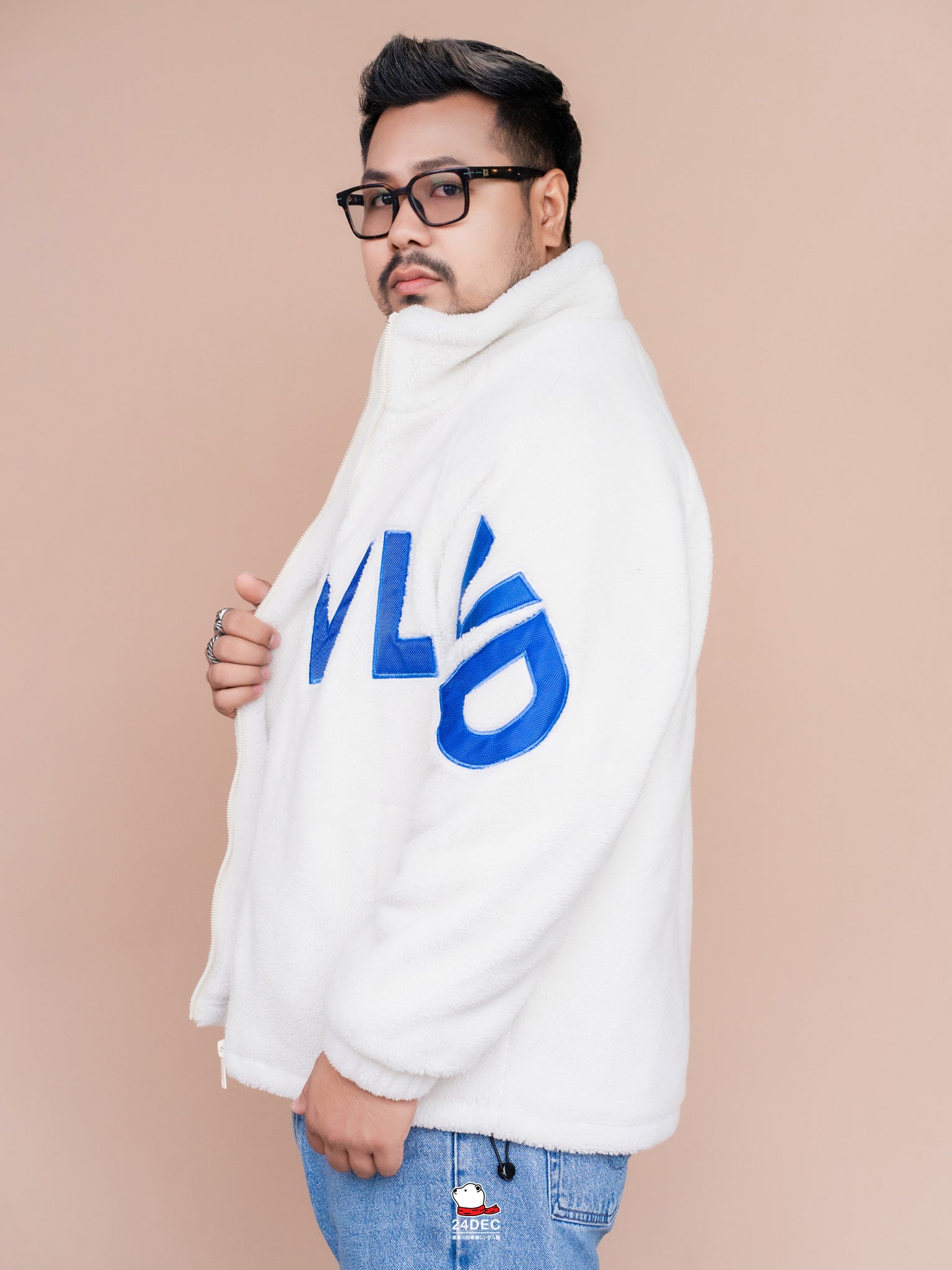 เช่าเสื้อแจ็คเก็ต ชาย รุ่น NOOB สี ขาว