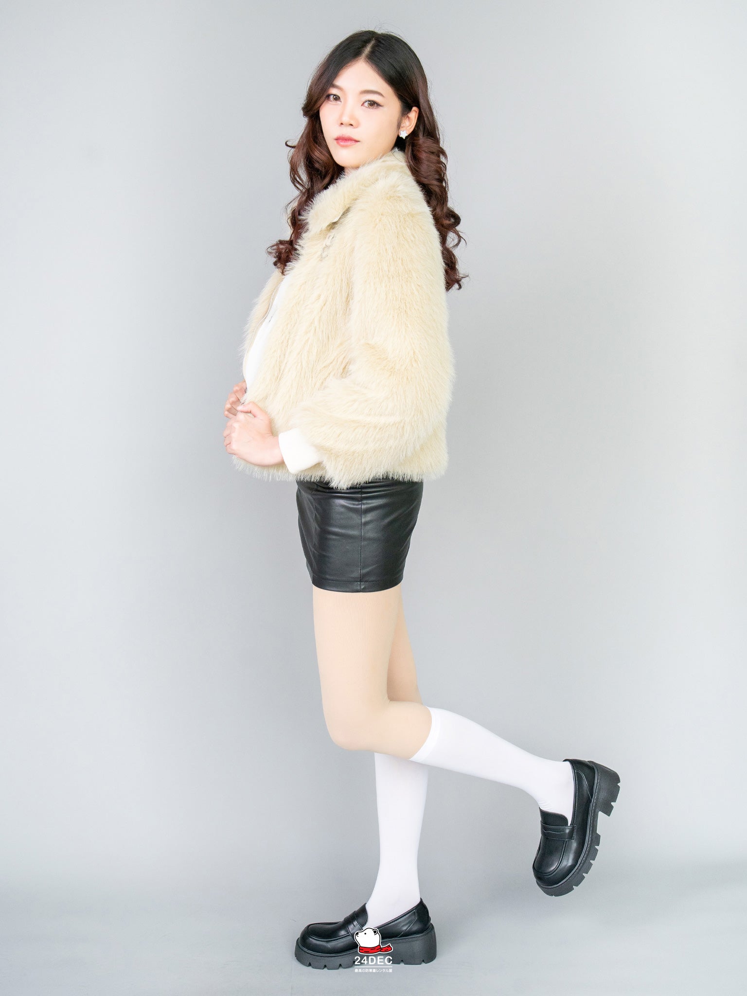 เช่าเสื้อแจ็คเก็ต หญิง รุ่น ODETTE สี ครีม
