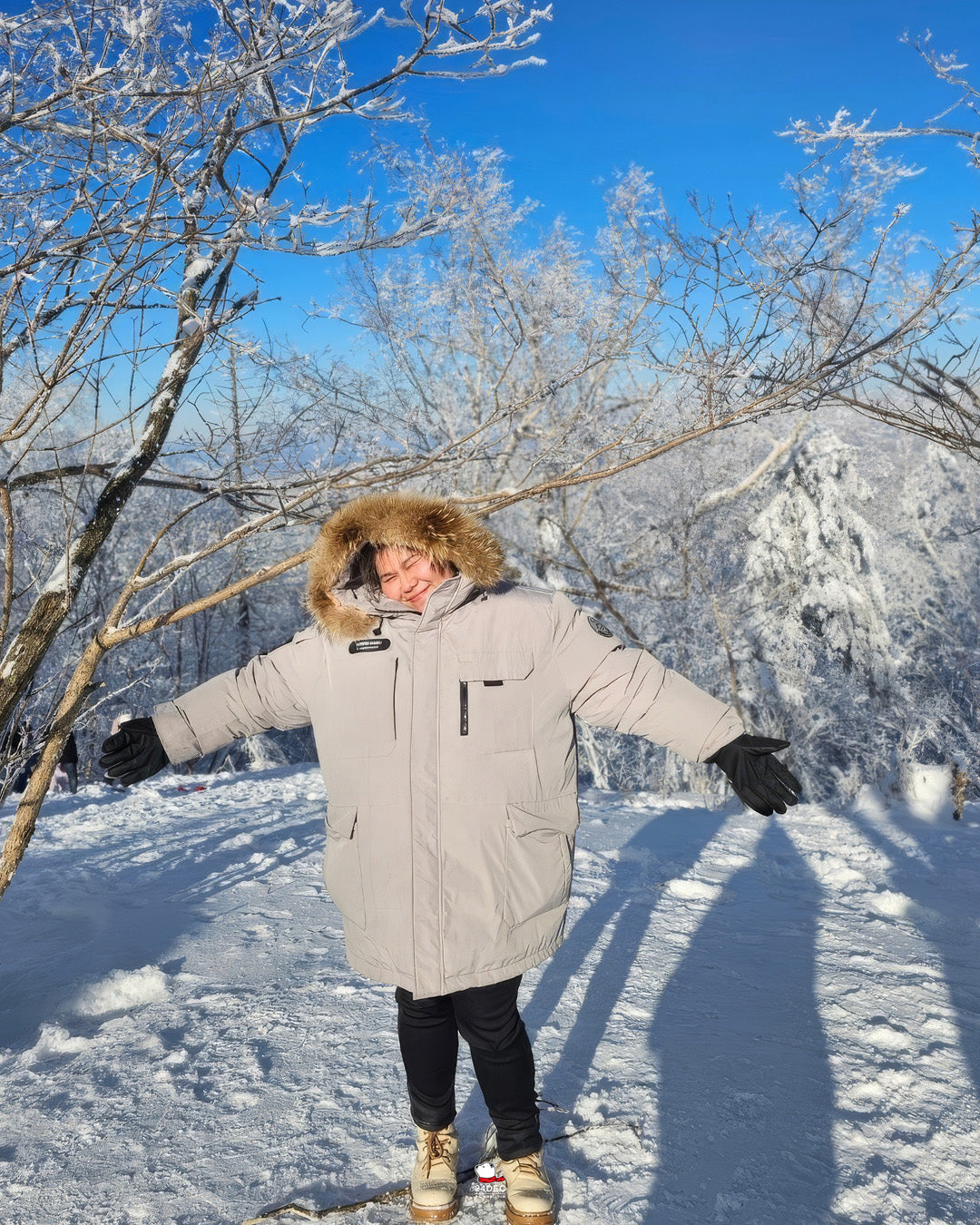 เช่าเสื้อกันหนาว ชาย รุ่น PEAK สี ขาว