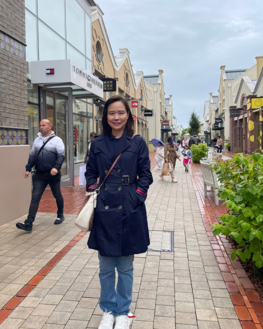 เช่าเสื้อเทรนช์โค้ท หญิง รุ่น PIER สี น้ำเงิน