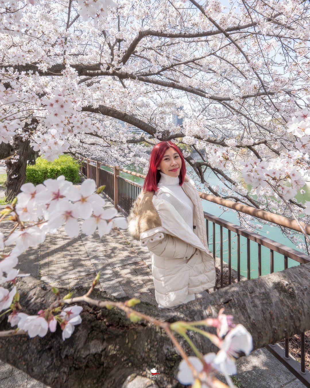 เช่าเสื้อกันหนาว หญิง รุ่น SAXON สี ขาว