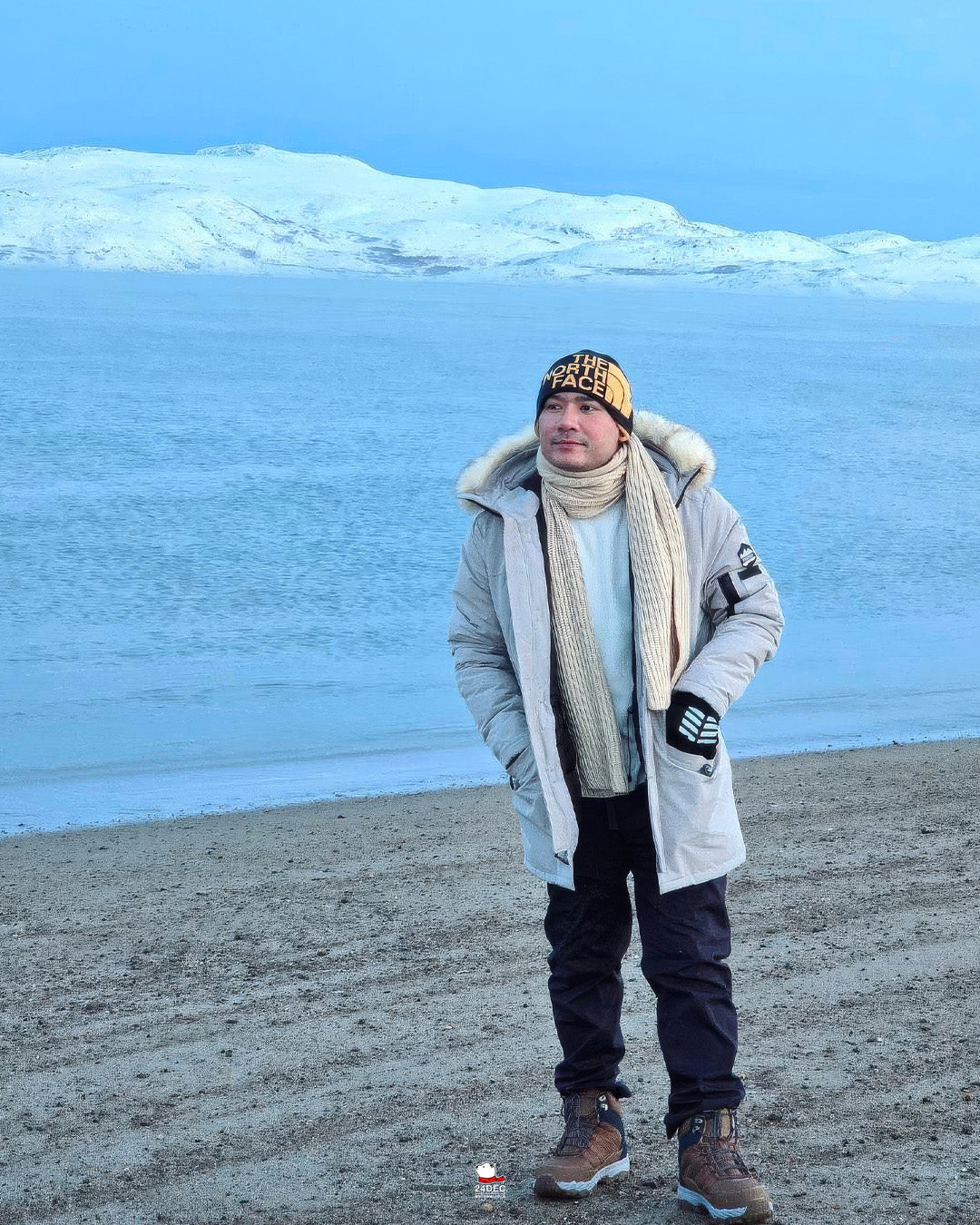 เช่าเสื้อกันหนาว ชาย รุ่น SNOWMOBILE สี ขาว
