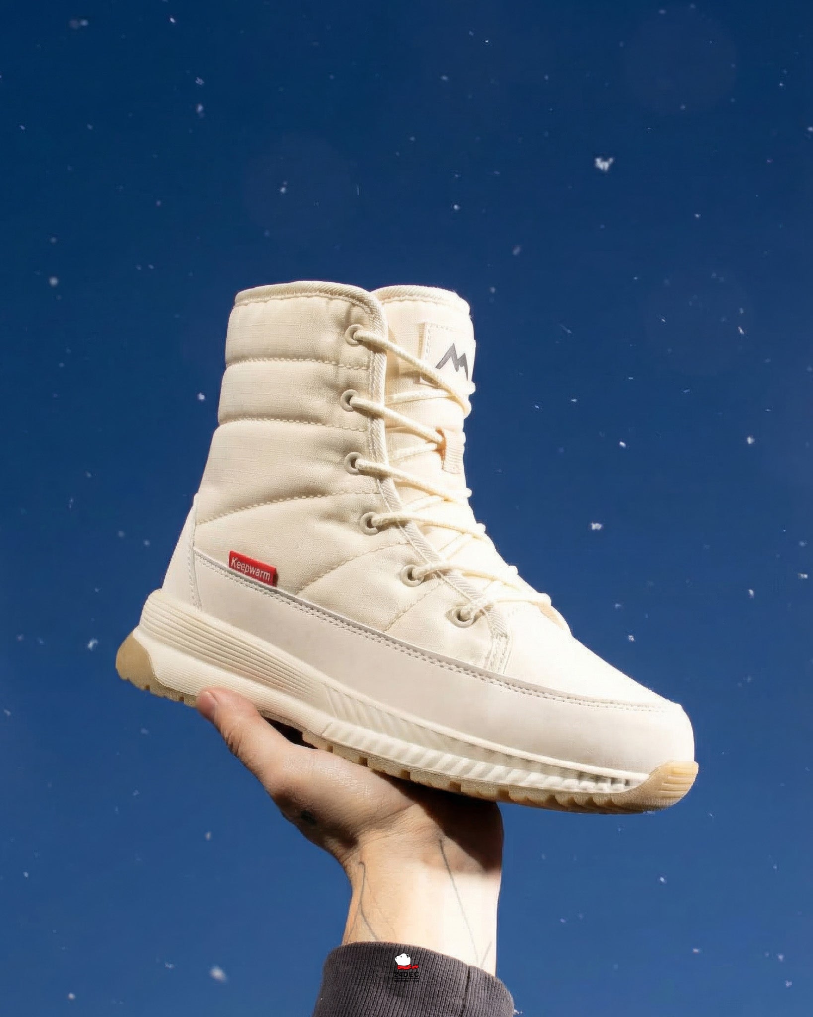 เช่ารองเท้าบูท หญิง รุ่น SNOWTOWN สี ครีม