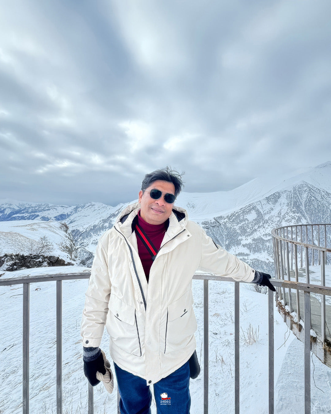 เช่าเสื้อกันหนาว ชาย รุ่น TITLIS สี ขาว