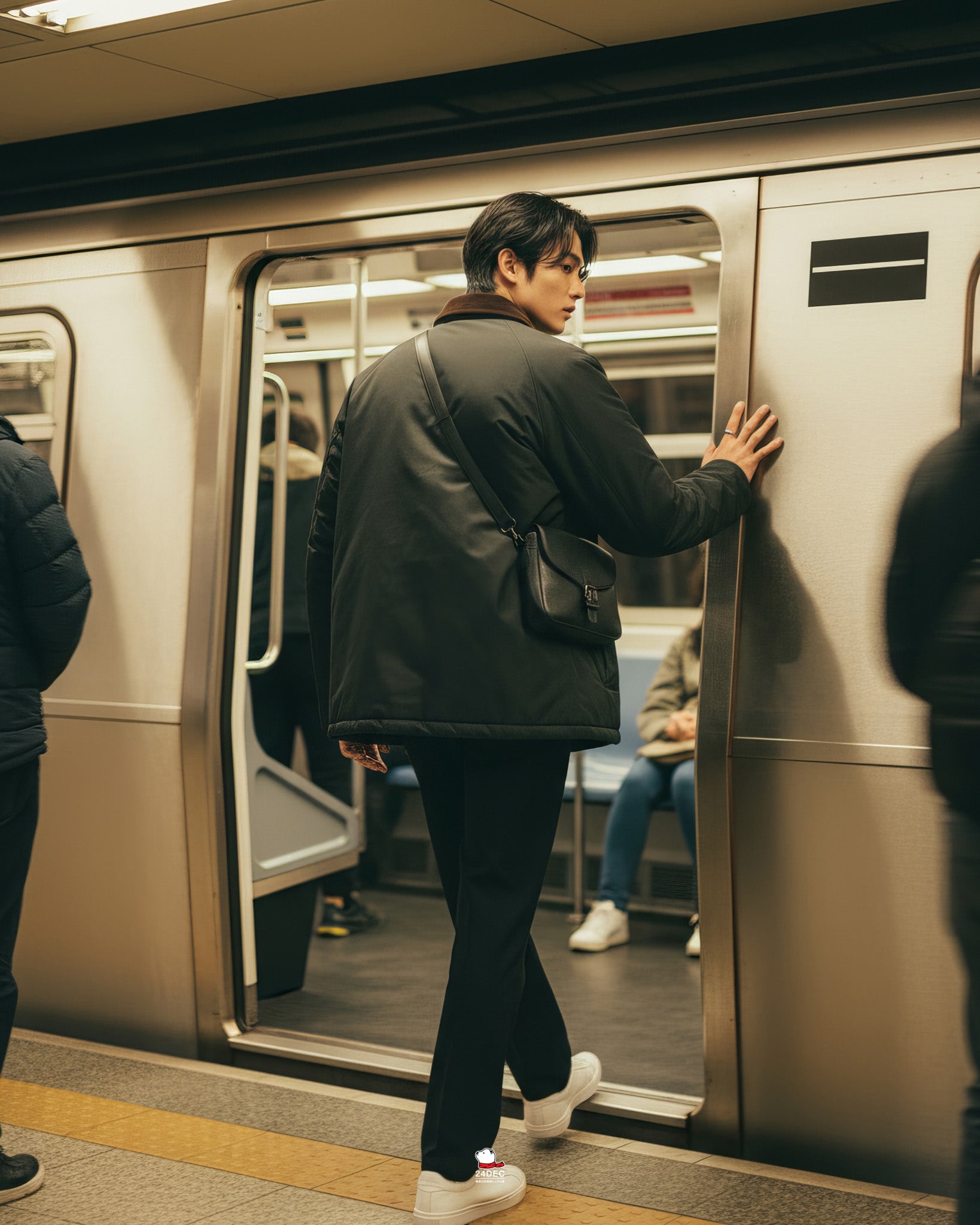 เช่าเสื้อโค้ท ชาย รุ่น WOODY สี ดำ