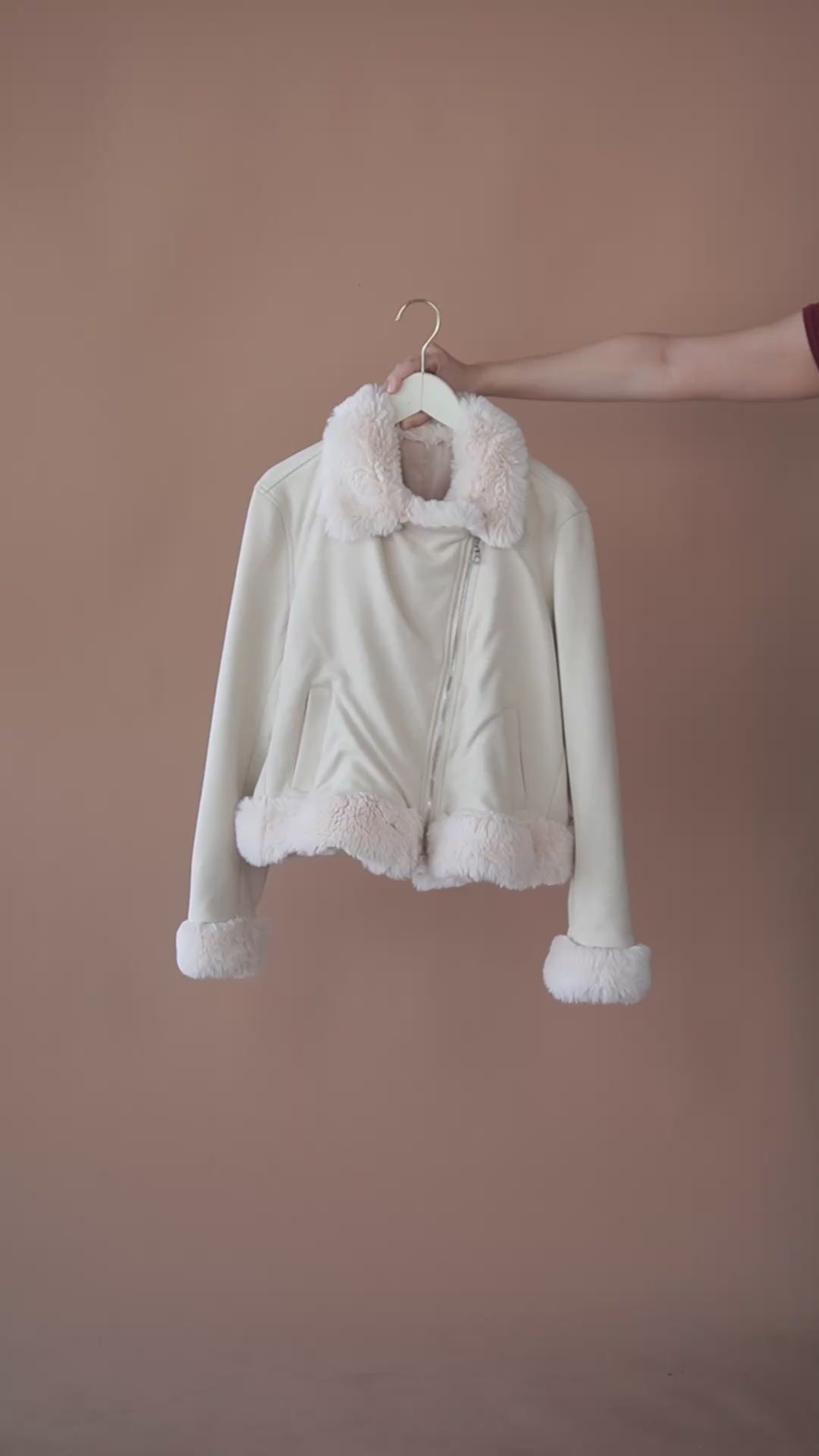 เช่าเสื้อแจ็คเก็ต หญิง รุ่น LILLY สี ขาว