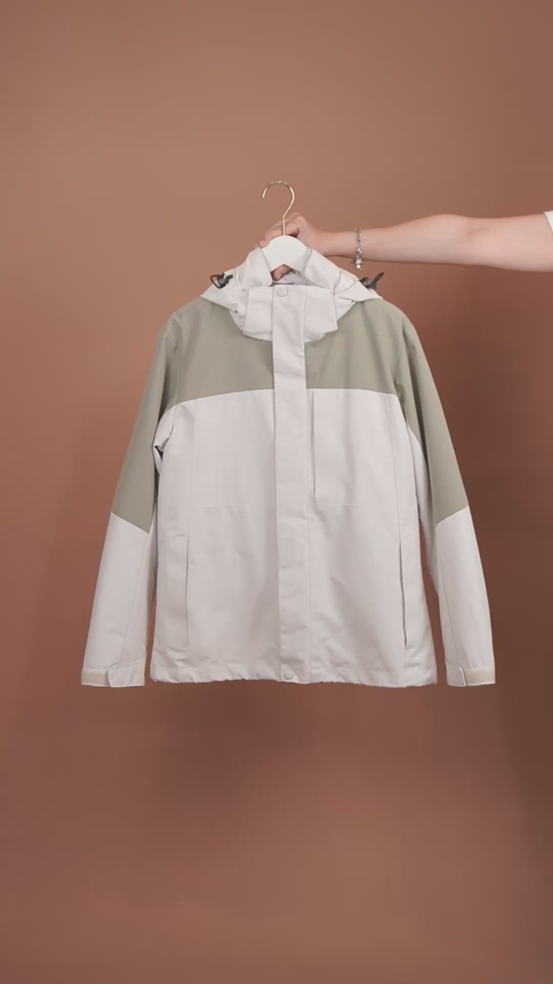 เช่าเสื้อกันหนาว หญิง รุ่น BALTORO สี เขียว