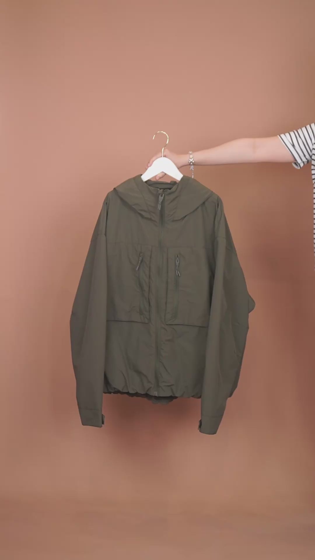 เช่าเสื้อแจ็คเก็ต ชาย รุ่น RADIO สี เขียว