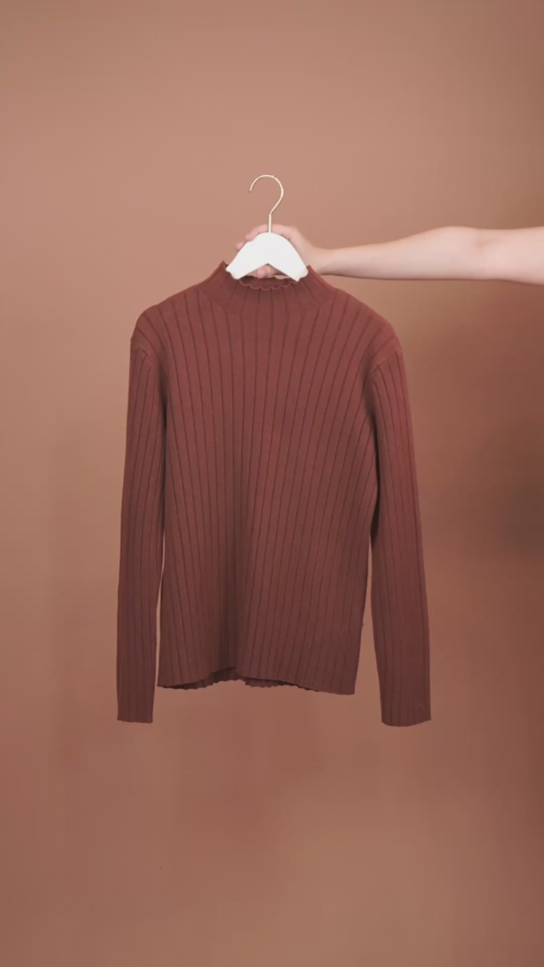 เช่าเสื้อคอเต่า หญิง รุ่น NARA สี น้ำตาล