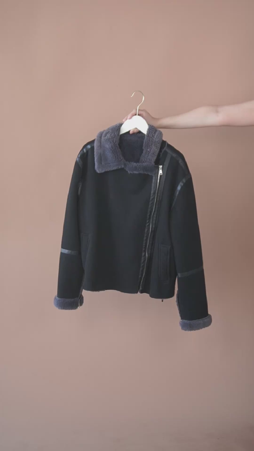 เช่าเสื้อแจ็คเก็ต หญิง รุ่น AEMILIA สี ดำ