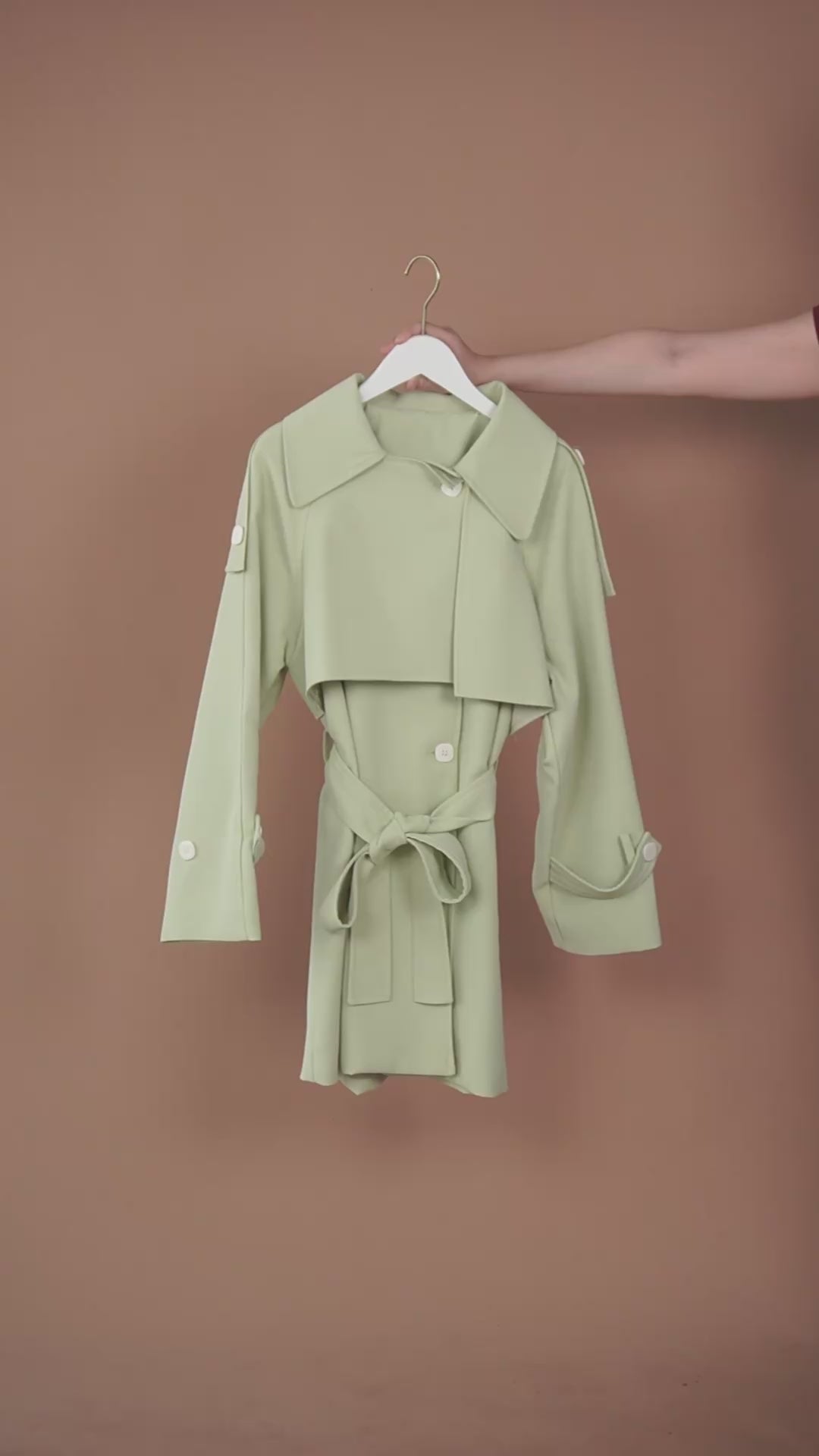 เช่าเสื้อเทรนช์โค้ท หญิง รุ่น JUTA สี เขียว