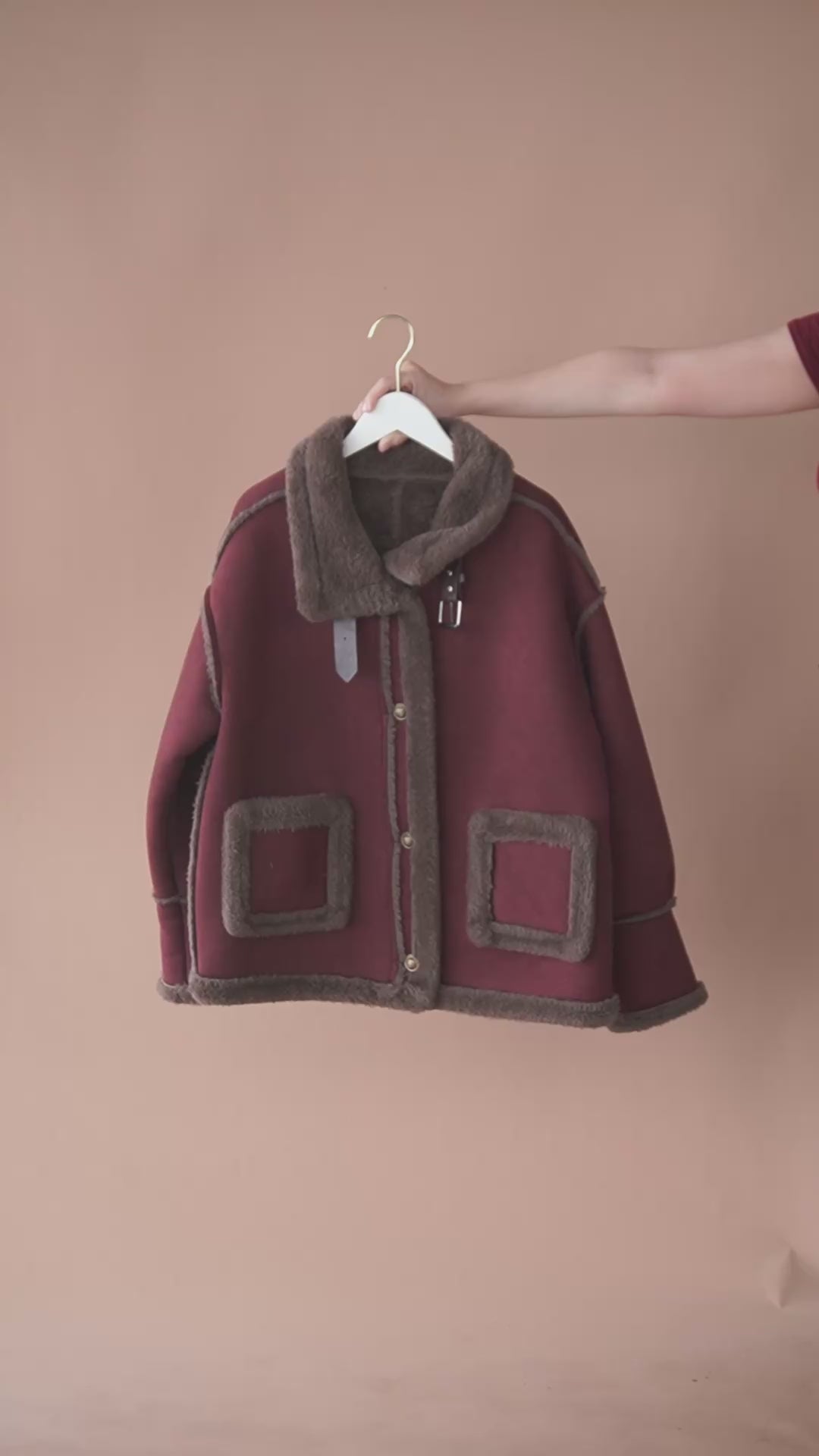 เช่าเสื้อแจ็คเก็ต หญิง รุ่น VELVET สี แดงเรดไวน์