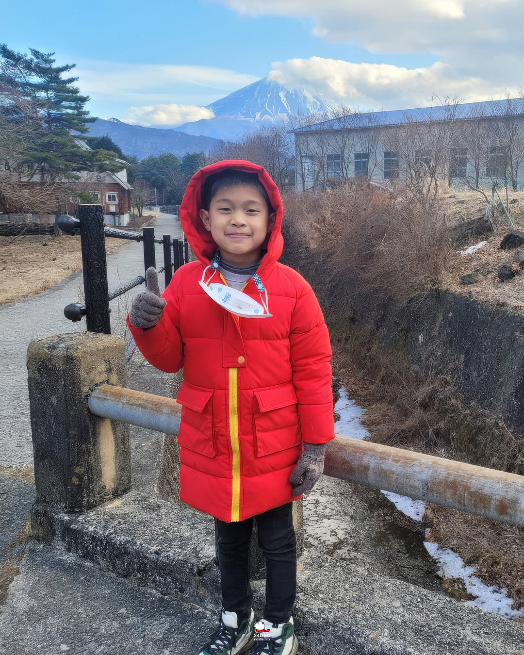 เช่าเสื้อกันหนาว เด็ก รุ่น TOMOMI สี แดง